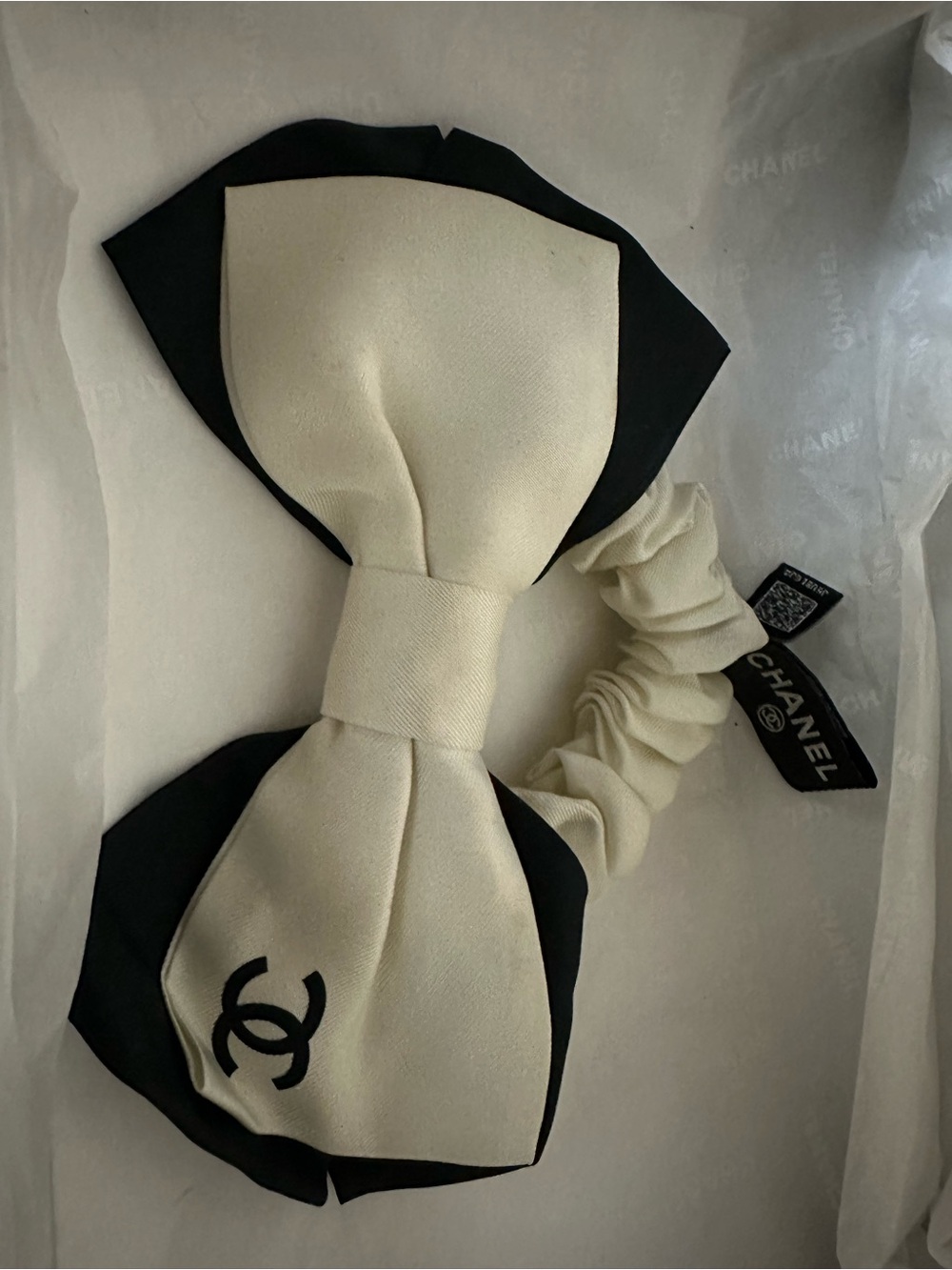CHANEL Black & Ivory Two-Tone Bow Scrunchie - Picture 8 of 16